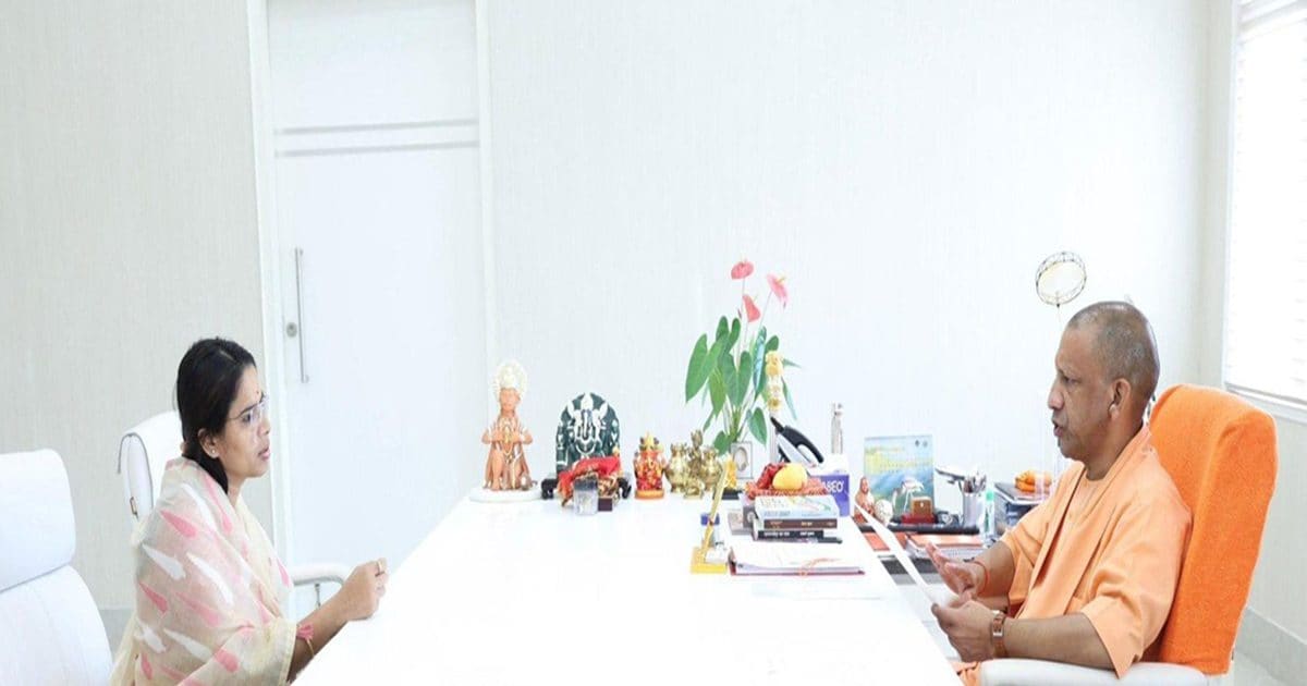 क्या बीजेपी में शामिल होंगी विधायक पूजा पाल? सीएम योगी से मुलाकात का क्या है संकेत? यूपी की राजनीति में हलचल