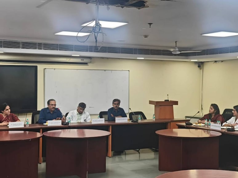Dr. Ashok Kumar, director of the hospital and other doctors, stating the availability of RML. Dr. Ashok Kumar, director of the hospital and other doctors, stating the availability of RML.