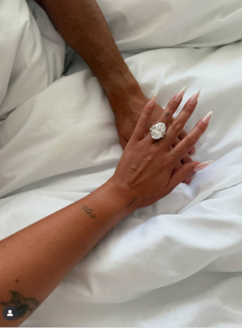 Cristiano Ronaldo, what is price of engagement ring Ronaldo Georgina Rodrigues, Cristiano Ronaldo Engagement Ring, Cristiano Ronaldo Georgina Rodrigues Engagement, Georgina Rodrigues Engagement Ring Cost, Ronaldo Georgina Rodrigues Engagmen ring cost, Georgina Rodrigues girl friend Ronaldo, Cristiano Ronaldo Net worth, क्रिस्टियानो रोनाल्डो, जॉर्जिना रोड्रिग्स, रोनाल्डो जॉर्जिना सगाई, जॉर्जिना को रोनाल्डो ने दी हीरे की अंगूठी 