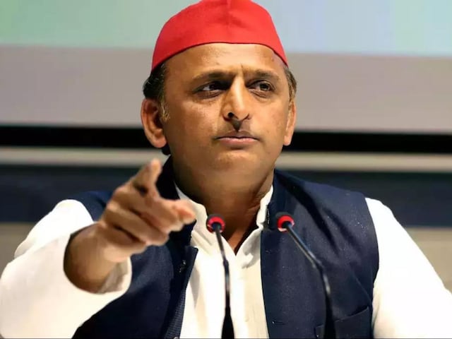सपा की हिट लिस्ट में कौन-कौन बड़े चेहरे, किस पर डोरे डाल रही अखिलेश की टीम? सपा की हिट लिस्ट में कौन-कौन बड़े चेहरे, किस पर डोरे डाल रही अखिलेश की टीम?