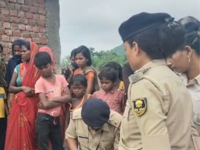 शादीशुदा शख्स ने पहले नाबालिग लड़की को भगाया, फिर उसकी लाश लेकर गांव लौट आया शादीशुदा शख्स ने पहले नाबालिग लड़की को भगाया, फिर उसकी लाश लेकर गांव लौट आया