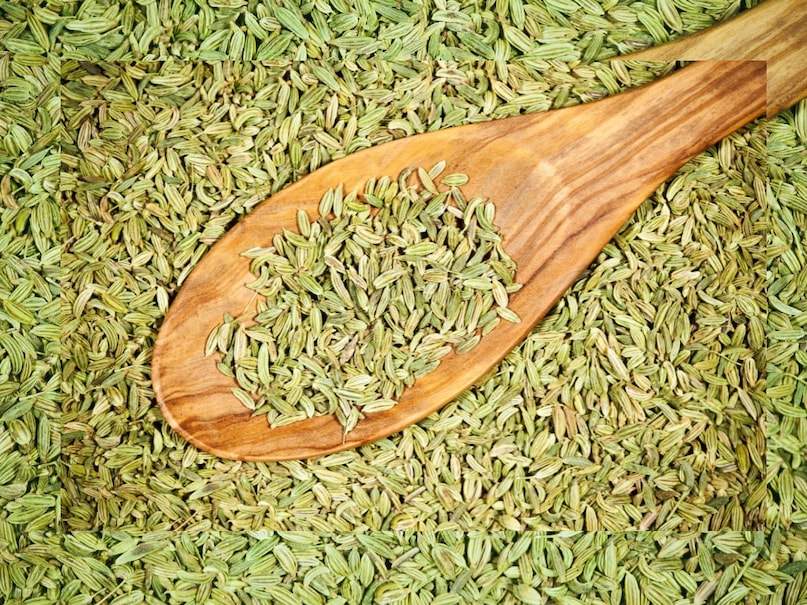 Fennel contains mainly fiber, potassium, folate, vitamin A, B and C. It is very beneficial for eyesight due to vitamin A in it. For this reason, the ancient Roman people used it for a sharp eye. In particular, fennel juice was used in ancient times to reduce the symptoms of glaucoma in the eyes. Fennel contains mainly fiber, potassium, folate, vitamin A, B and C. It is very beneficial for eyesight due to vitamin A in it. For this reason, the ancient Roman people used it for a sharp eye. In particular, fennel juice was used in ancient times to reduce the symptoms of glaucoma in the eyes.