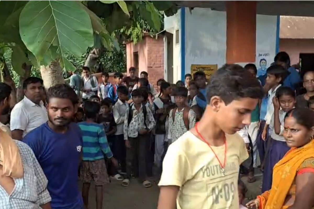 8वीं की छात्रा से टीचर ने की गंदी हरकत! रोकने पर करने लगा मारपीट