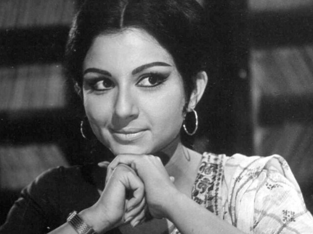 'There was no money in cricket ...', Sharmila Tagore used to run home alone