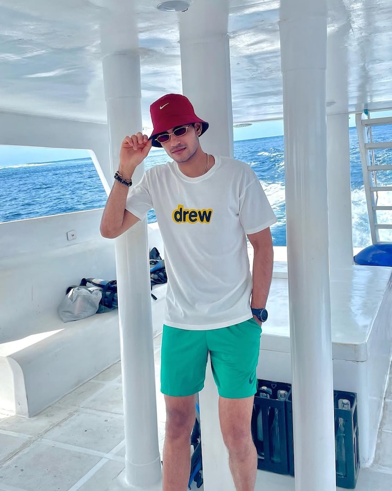 From beach to parties .. Not only matches, Shubman Gill also kills sixes in style! See his glamorous style 2