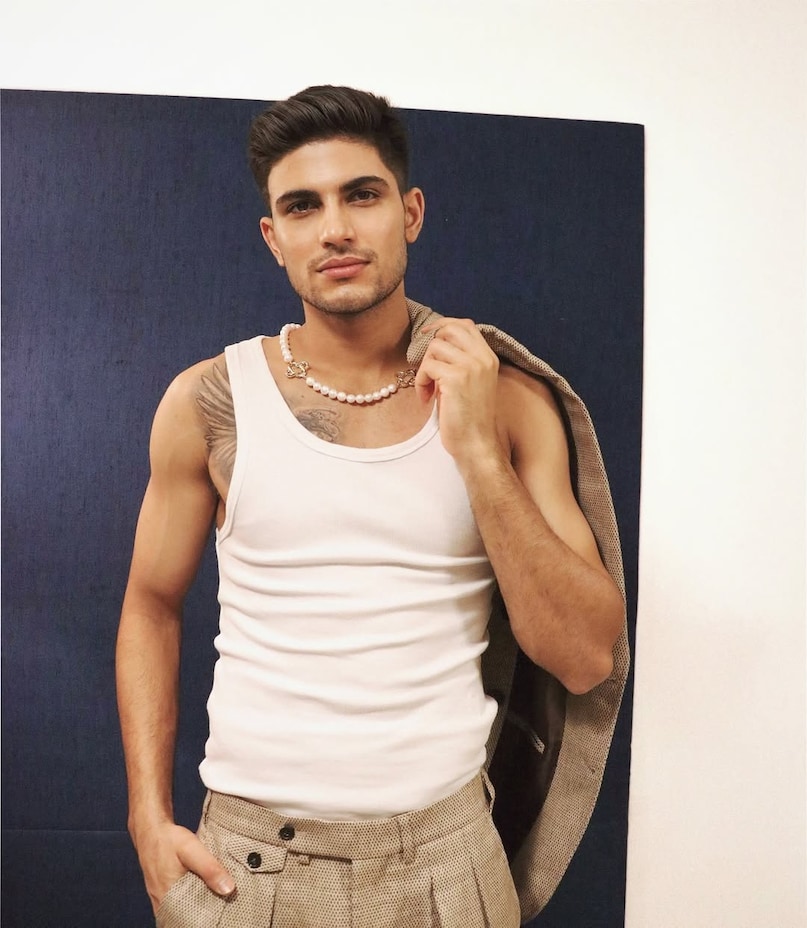 From beach to parties .. Not only matches, Shubman Gill also kills sixes in style! See his glamorous style 8