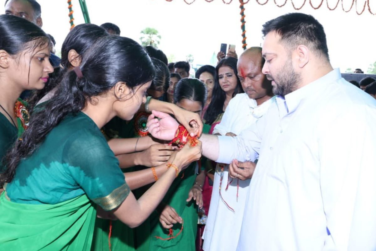 'राखी और वोट'... रक्षाबंधन पर तेजस्वी की चिट्ठी, बहनों से की भावनात्मक अपील