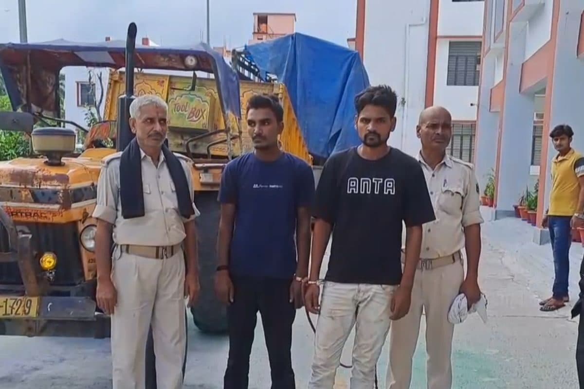 ट्रैक्टर लेकर UP से बिहार पहुंचे 2 दोस्त, खाली ट्रॉली को खंगालती रही पुलिस