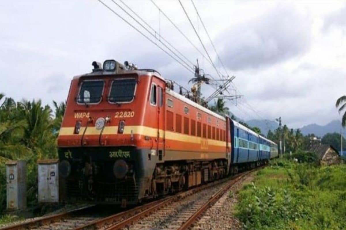 रेलवे ट्रैक पर हुआ कुछ ऐसा दौड़ते भागते पहुंचे RPF के जवान