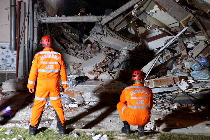 Earthquake, Earthquake hits Turkey, 6 magnitude Earthquake hits Turkey, dozen buildings collapsed in turkey