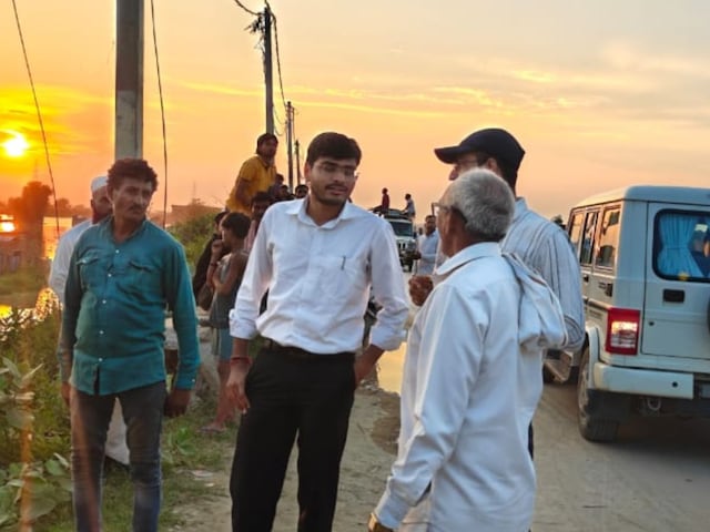 Ghaziabad News: यमुना का बढ़ता जलस्तर बना मुसीबत, कई गांवों में घुसा पानी Ghaziabad News: यमुना का बढ़ता जलस्तर बना मुसीबत, कई गांवों में घुसा पानी