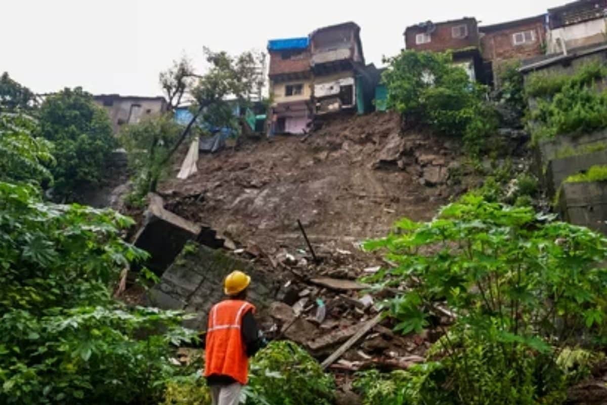 मुंबई में मानसून की आफत विक्रोली में दरकी जमीन 2 लोगों की मौत