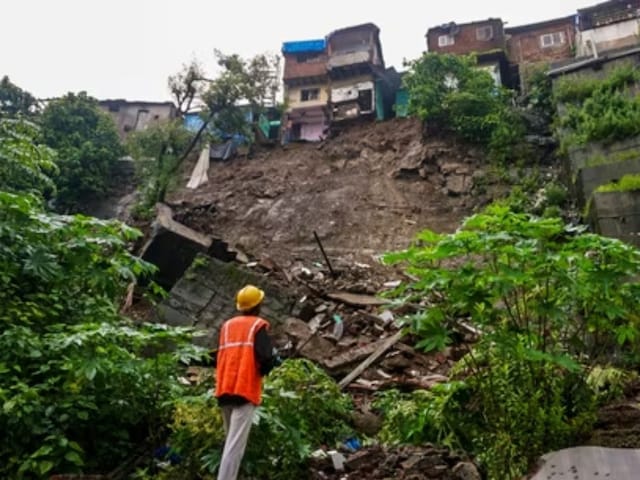 मुंबई में मानसून की आफत, विक्रोली में दरकी जमीन, 2 लोगों की मौत
