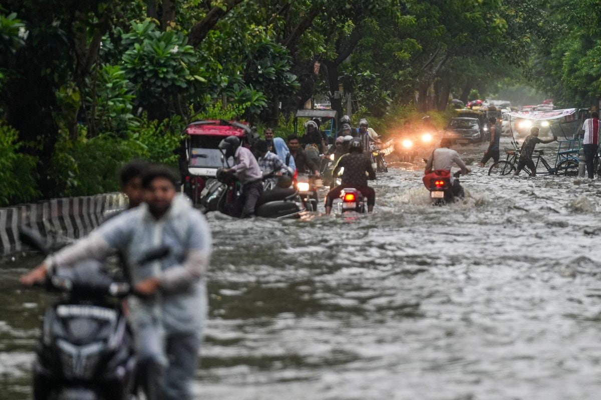 दिल्ली-NCR में बरसात का कहर जम्मू से शिमला तक बिगाड़ा यातायात का हाल