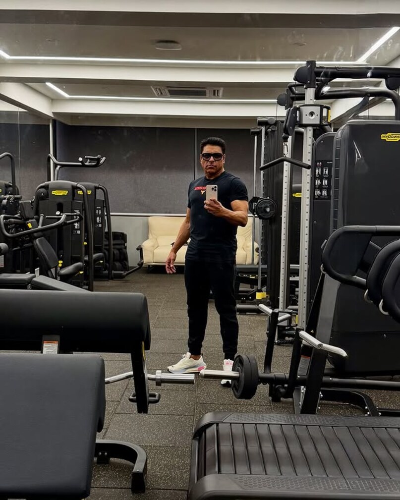 ‘बडे़ अच्छे लगते हैं’, ‘कसम से’, ‘घर एक मंदिर’ जैसे शोज से दर्शकों के दिलों पर राज करने वाले राम कपूर शान-ओ-शौकत भरी जिंदगी जीते हैं. वो सोशल मीडिया और अपने इंटरव्यूज में अपनी आलीशान जिंदगी की झलकियां साझा करने से भी हिचकिचाते नहीं हैं. 