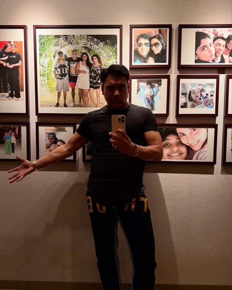 राम कपूर ने गौतमी कपूर से साल 2003 में शादी की. एक्टर की पत्नी टीवी जगत का जाना-पहचाना नाम रह चुकी हैं. उन्होंने सीरियल ‘घर एक मंदिर’ में राम कपूर के साथ लीड रोल अदा किया था. इसके अलावा वो ‘खेलती है जिंदगी आंख मिचोली’ और ‘परवरिश’ जैसे शोज में नजर आई थीं. 