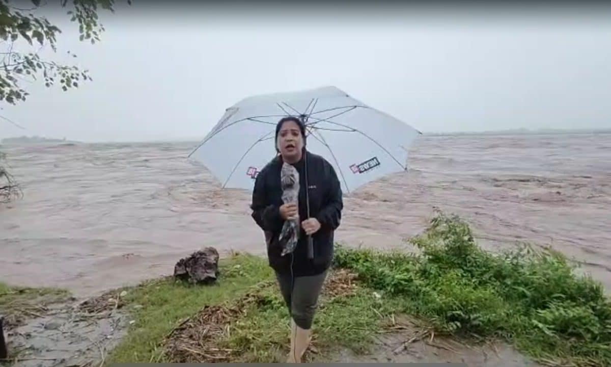 अखनूर के बॉर्डर गांव में दिखी तबाही 40 जिंदगियां सैलाब की जद में