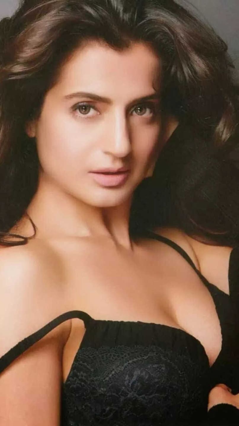 Ameesha Patel, Hrithik Roshan, Bollywood actress, Gadar 2, Vikram Bhatt, Nirvaan Birla, అమీషా పటేల్, నాని మూవీ హీరోయిన్, హీరోయిన్ అఫైర్స్, గదర్ 2, బద్రి హీరోయిన్, బాలీవుడ్, Ameesha Patel, Hrithik Roshan, Bollywood actress, Gadar 2, Vikram Bhatt, Nirvaan Birla, అమీషా పటేల్, నాని మూవీ హీరోయిన్, హీరోయిన్ అఫైర్స్, గదర్ 2, బద్రి హీరోయిన్, బాలీవుడ్,