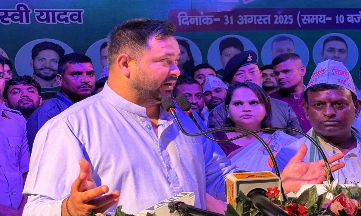 खेल कर गए तेजस्वी! RJD के नए चुनावी गीत से मचा बवाल, महागठबंधन के नेताओं की बढ़ी टेंशन