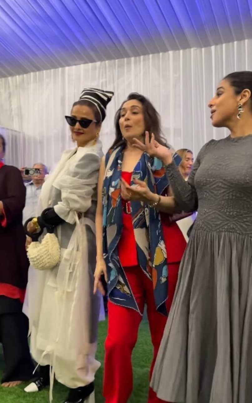 Another highlight of the party was when Shabana ji and her husband Javed Akhtar "Preity Little Baby" Dance on Seeing this lovely style of both of them, everyone had a smile on her face. 