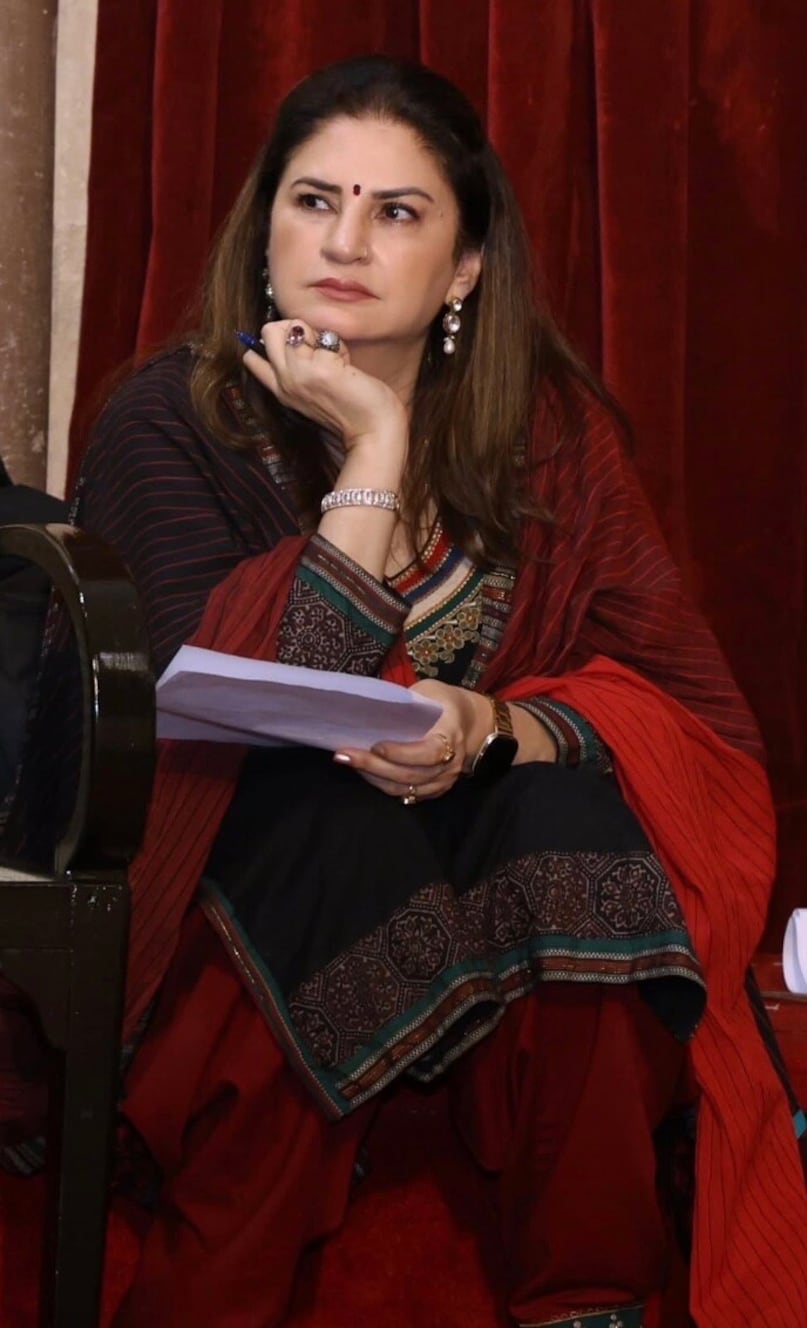  Kunika Sadanand spoke about the affair again in Bigg Boss house. She said that Kumar Sanu was a married man, and was separated from his wife, when they were in a live-in relationship. She continued, “I was not married at that time, we were living in, but then he had an affair with another girl. I left him after he accepted cheating on me.” 