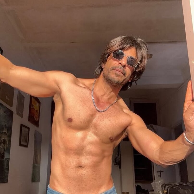 Shah Rukh Khan, shah rukh khan lookalike, srk doppelganger, Shah Rukh Khan fan, Ibrahim Qadri, celebrity lookalike, शाहरुख खान, शाहरुख खान हमशक्ल, इब्राहिम कादरी, शाहरुख खान फैन, शाहरुख खान न्यूज Shah Rukh Khan, shah rukh khan lookalike, srk doppelganger, Shah Rukh Khan fan, Ibrahim Qadri, celebrity lookalike, शाहरुख खान, शाहरुख खान हमशक्ल, इब्राहिम कादरी, शाहरुख खान फैन, शाहरुख खान न्यूज
