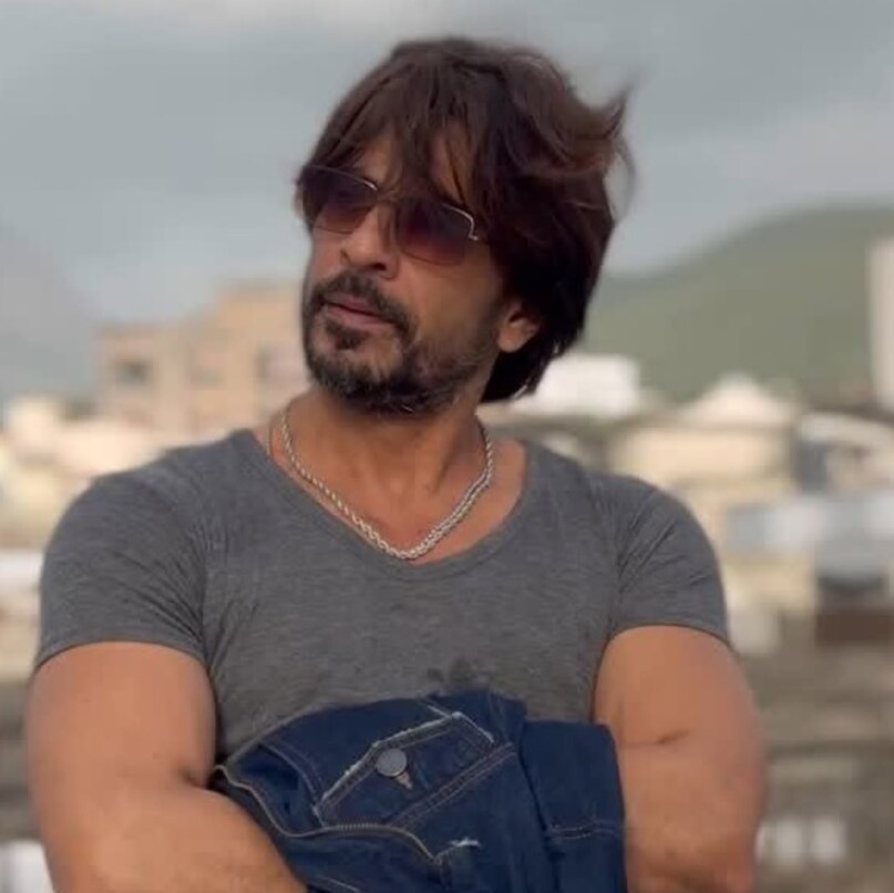 Shah Rukh Khan, shah rukh khan lookalike, srk doppelganger, Shah Rukh Khan fan, Ibrahim Qadri, celebrity lookalike, शाहरुख खान, शाहरुख खान हमशक्ल, इब्राहिम कादरी, शाहरुख खान फैन, शाहरुख खान न्यूज Shah Rukh Khan, shah rukh khan lookalike, srk doppelganger, Shah Rukh Khan fan, Ibrahim Qadri, celebrity lookalike, शाहरुख खान, शाहरुख खान हमशक्ल, इब्राहिम कादरी, शाहरुख खान फैन, शाहरुख खान न्यूज