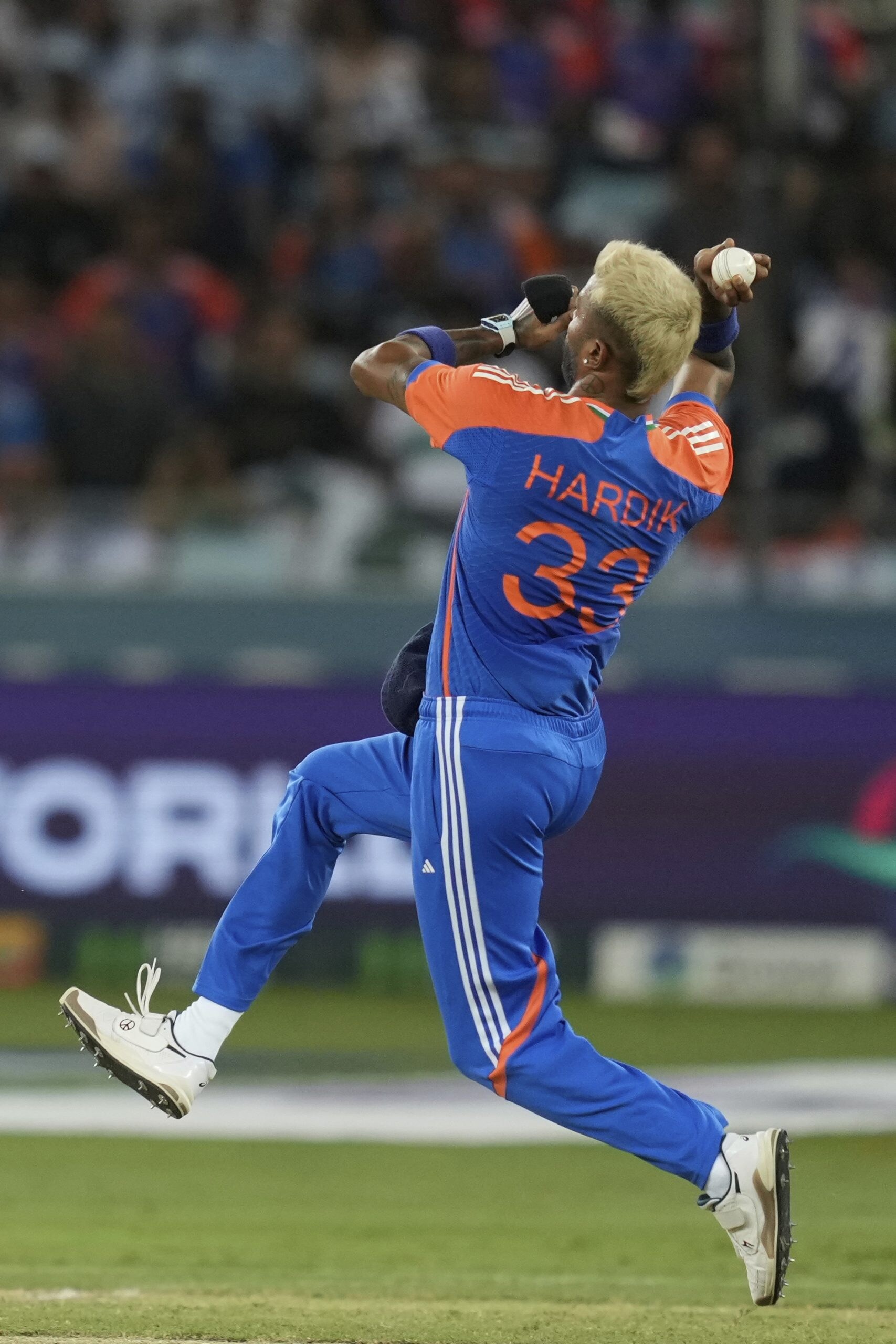 Hardik Pandya, Hardik Pandya 97 t20 international wicket, IND vs PAK, India vs Pakistan, india vs Pakistan asia cup super four, Yuzvendra Chahal, Hardik pandya overtooks chahal record, Hardik Pandya breaks chahal bowling records, हार्दिक पंड्या, भारत बनाम पाकिस्तान, युजवेंद्र चहल 