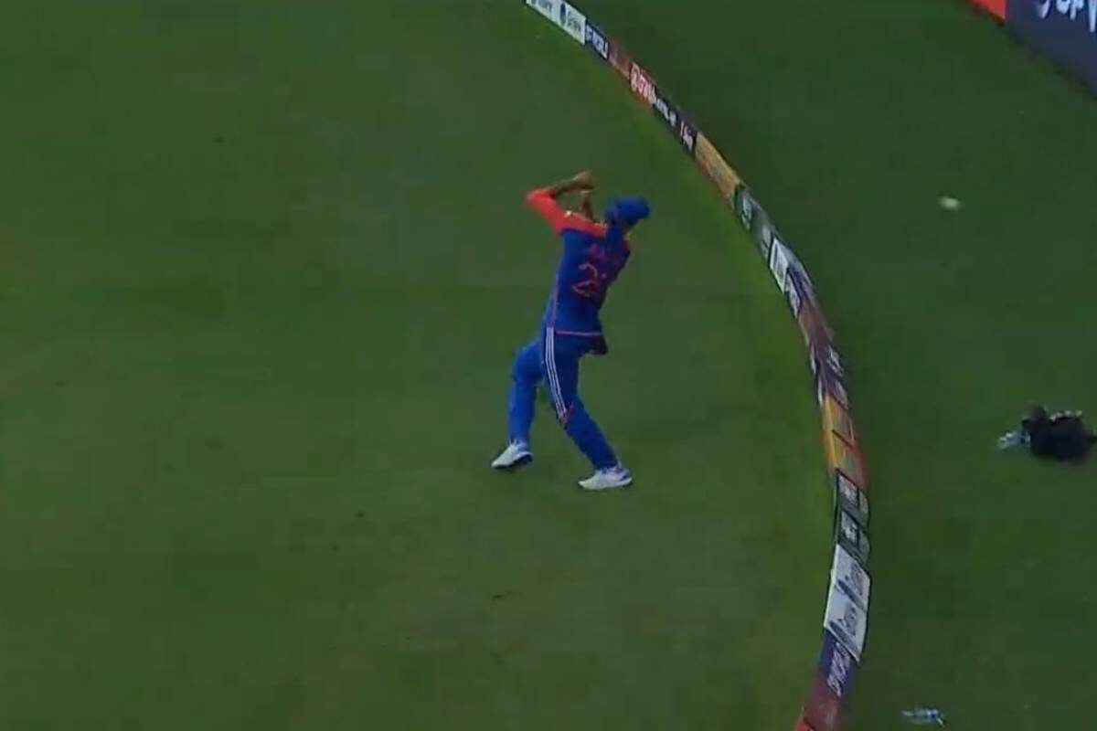 अक्षर ने कैच टपकाया, छक्‍के के लिए गई गेंद, फिर क्‍यों नहीं मिला सिक्‍स?