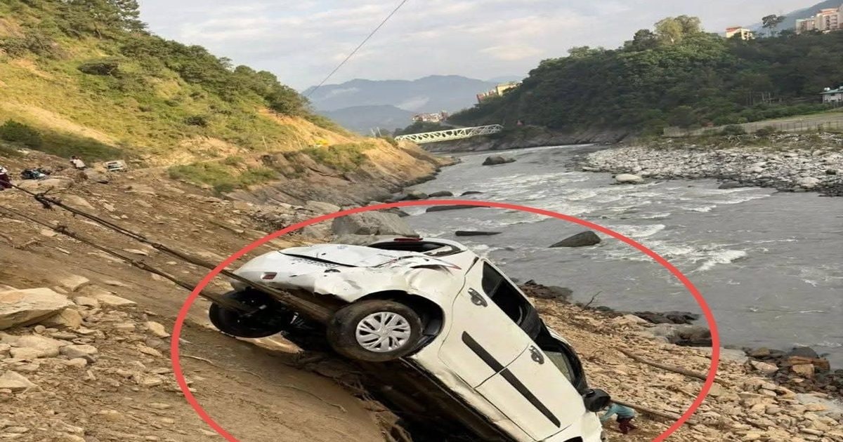 रावी के किनारे पर गिरी कार, इंटर्न डॉक्टर की मौत, महिला दोस्त नदी में बही