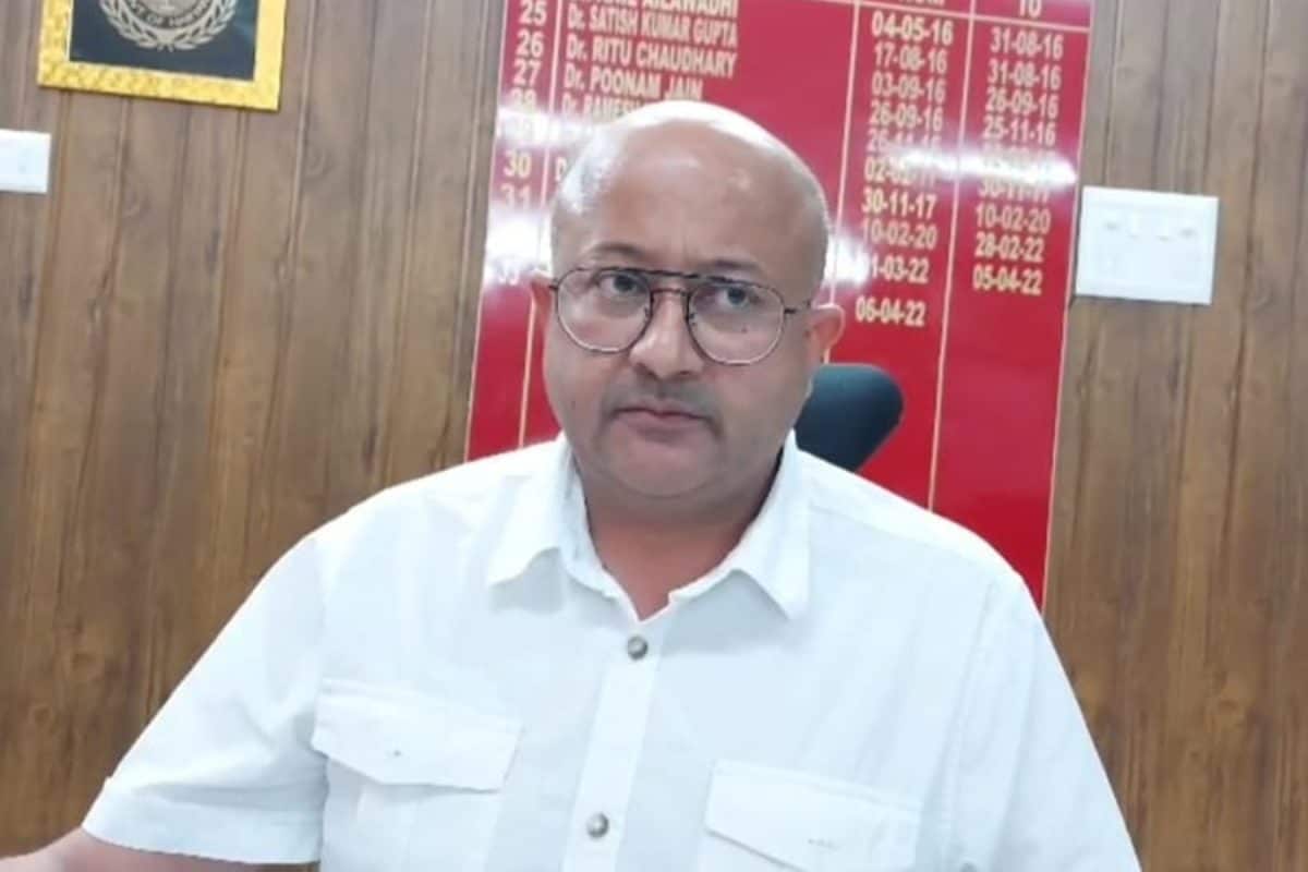 लेडी डॉक्टर से ‘गंदी बात’ और संबंध बनाने की मांग करने के आरोपी CMO की मौत