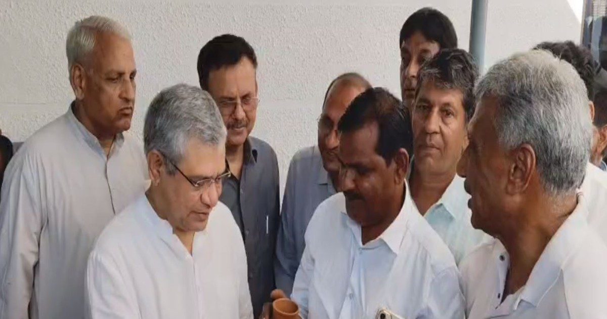 अब चाय का मजा होगा दोगुना, अब ट्रेन में कुल्हड़ में परोसी जाएगी चाय