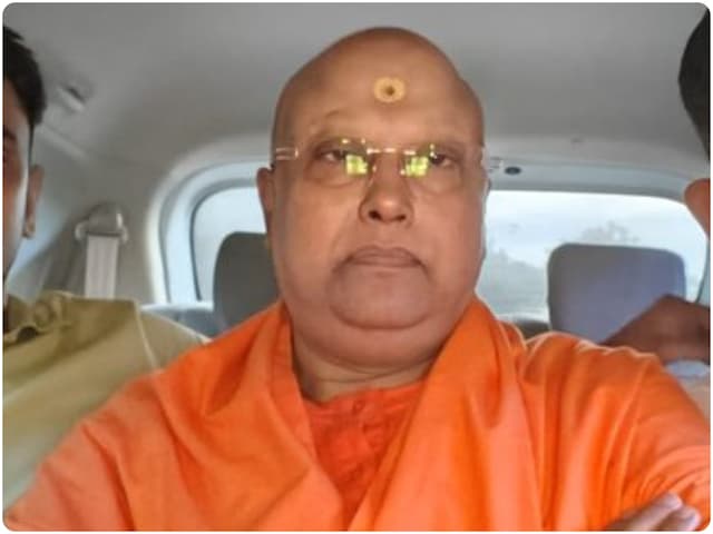  लड़कियों के बाथरूम का कैमरा बाबा के मोबाइल से कनेक्ट था; कोर्ट में पुलिस