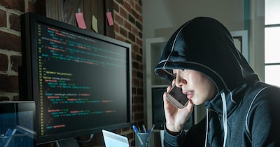 SBI का डीपफेक स्कैम अलर्ट: पैसे भेजने की जल्दी न करें, इन गलतियों से बचें.