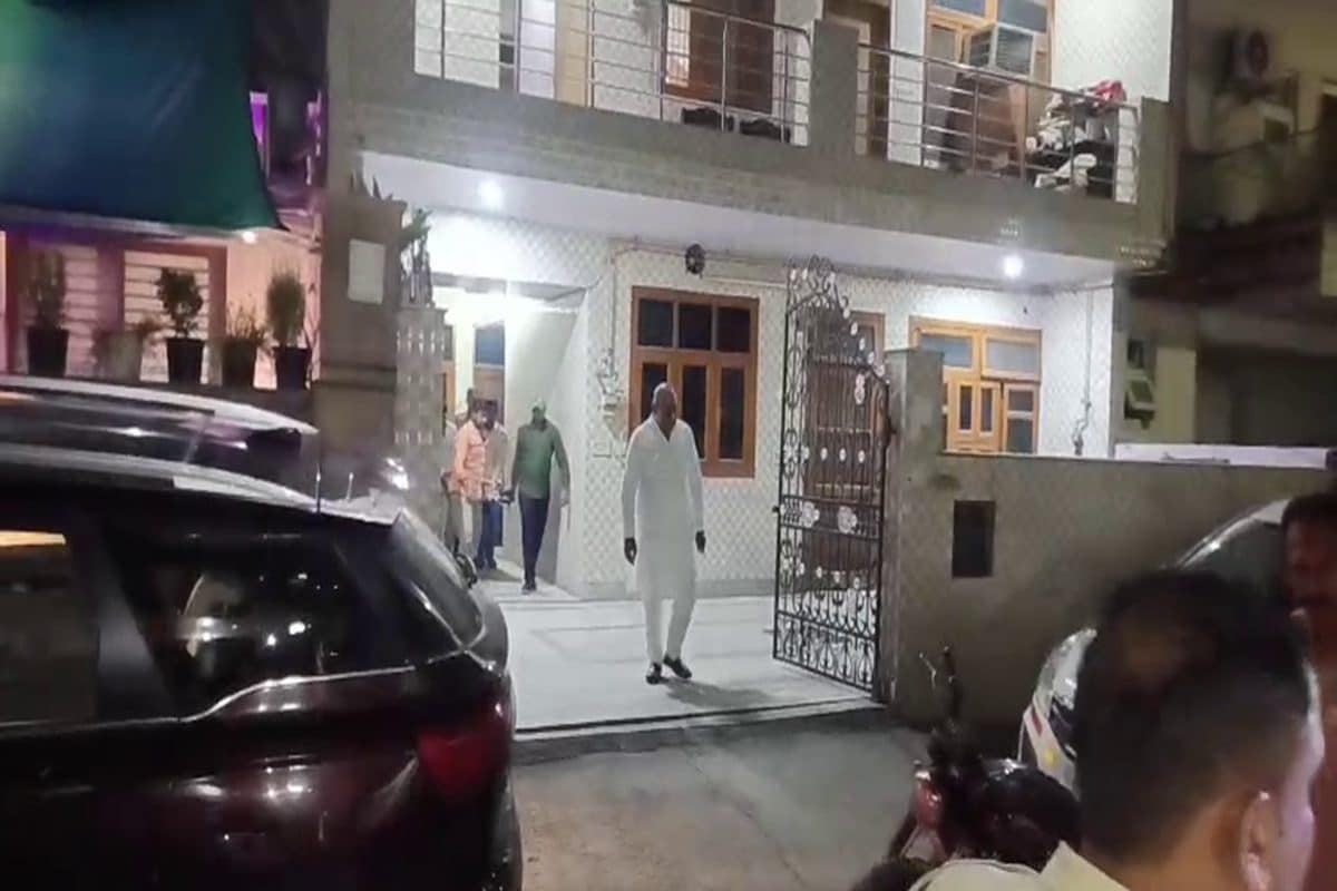 2 मासूम बेटियों के हत्या करने के बाद पिता ने दी जान पत्नी की मौत से गम में था