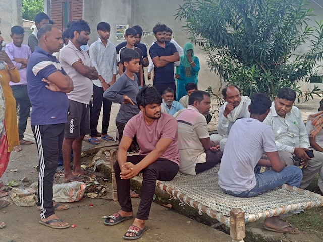 हरियाणा में 2 समुदायों में बवाल, चालक ने भीड़ चढ़ाया टैंपो...6 लोग घायल हरियाणा में 2 समुदायों में बवाल, चालक ने भीड़ चढ़ाया टैंपो...6 लोग घायल