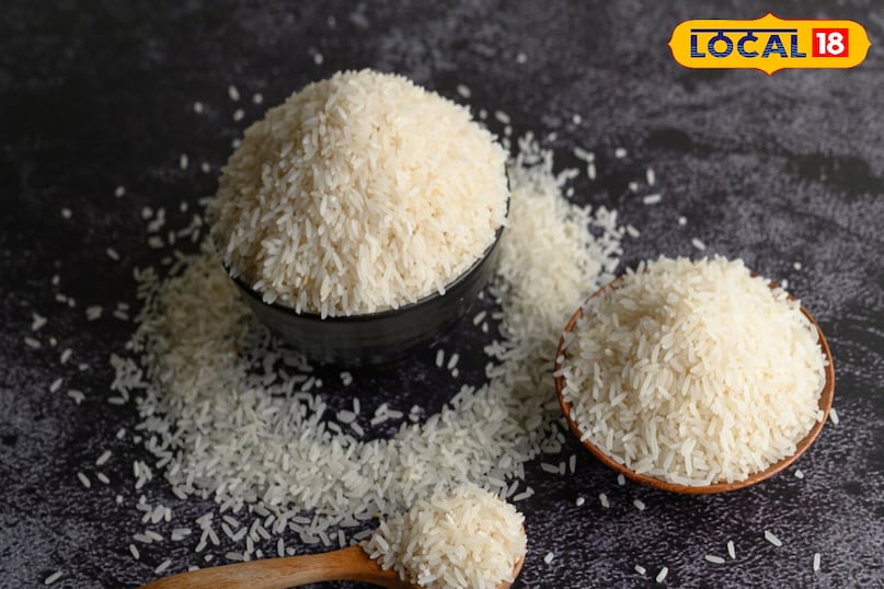 The starch present in it absorbs the smell