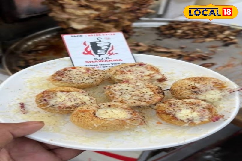 The newest strange food combo, which becomes the entire viral viral, is exactly the same as the name- the chopped showerma chicken, ketchup and garlic sauce filled with flaky puris. However, it aims to bring a mixture of Indo-Midil Eastern Street Foods who want to test their taste, for them it is available in The Exotic Grill, Tarnaka. The newest strange food combo, which becomes the entire viral viral, is exactly the same as the name- the chopped showerma chicken, ketchup and garlic sauce filled with flaky puris. However, it aims to bring a mixture of Indo-Midil Eastern Street Foods who want to test their taste, for them it is available in The Exotic Grill, Tarnaka.