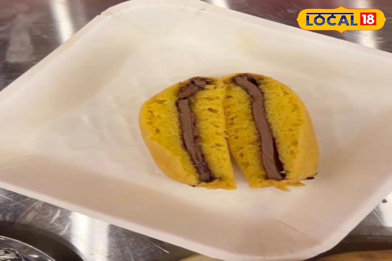 Dairy Milk Pakoda has done the same by Dairy Milk Pakoda while continuing the attack on India's favorite street food pakoras. In Hyderabad, a street vendor committed a crime of serving a bandage of dairy milk chocolate in a traditional pakoras solution and serving with green chutney. Then what was viral on social media. Dairy Milk Pakoda has done the same by Dairy Milk Pakoda while continuing the attack on India's favorite street food pakoras. In Hyderabad, a street vendor committed a crime of serving a bandage of dairy milk chocolate in a traditional pakoras solution and serving with green chutney. Then what was viral on social media.