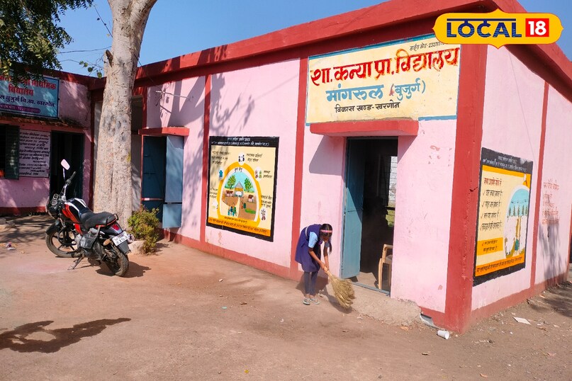 Teacher Day spacial, teacher day 2025, Teacher Rakesh Sharma story, education news, local18, khargone letest news, Madhya Pradesh hindi news 