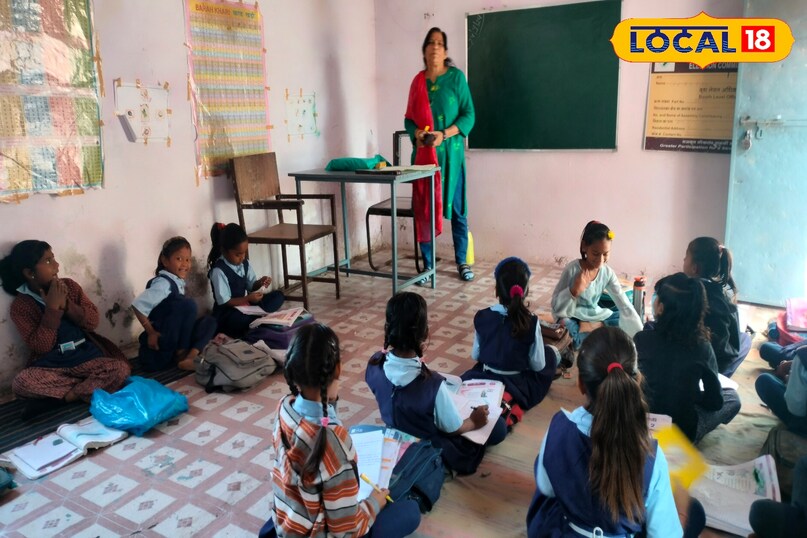 Teacher Day spacial, teacher day 2025, Teacher Rakesh Sharma story, education news, local18, khargone letest news, Madhya Pradesh hindi news 