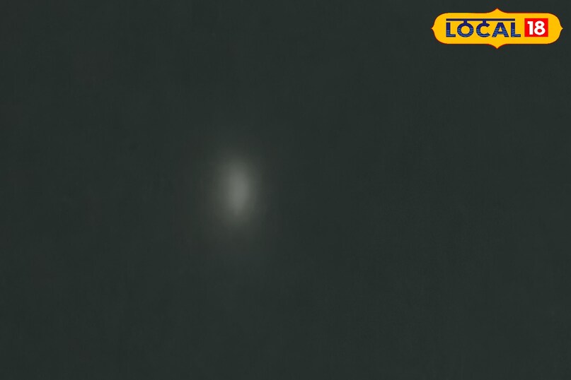 चंद्र ग्रहण 2025, Chandra Grahan India, Total Lunar Eclipse, Blood Moon, Full Moon September 2025, ग्रहण टाइम गाज़ीपुर, Lunar Eclipse Visibility, चंद्र ग्रहण सूतक काल, Eclipse Photos, Moon Red Color, Lunar Shadow Effect.