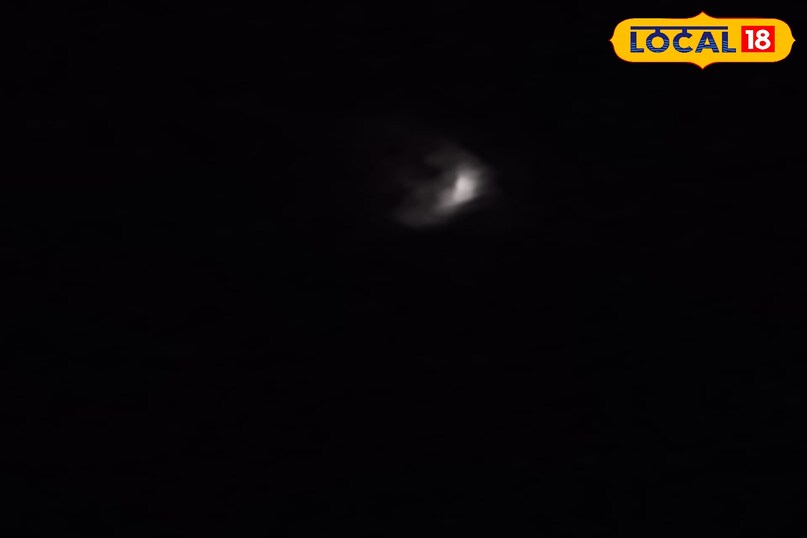 चंद्र ग्रहण 2025, Chandra Grahan India, Total Lunar Eclipse, Blood Moon, Full Moon September 2025, ग्रहण टाइम गाज़ीपुर, Lunar Eclipse Visibility, चंद्र ग्रहण सूतक काल, Eclipse Photos, Moon Red Color, Lunar Shadow Effect.