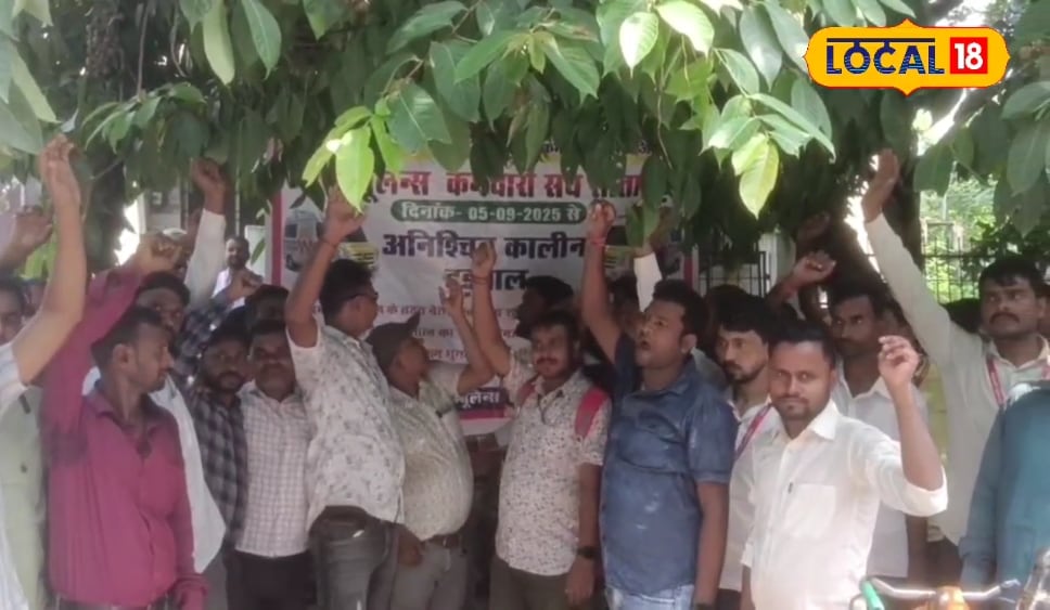 सीतामढ़ी में एंबुलेंस चालकों का अनिश्चितकालीन हड़ताल, मजदूरी बढ़ाने की मांग