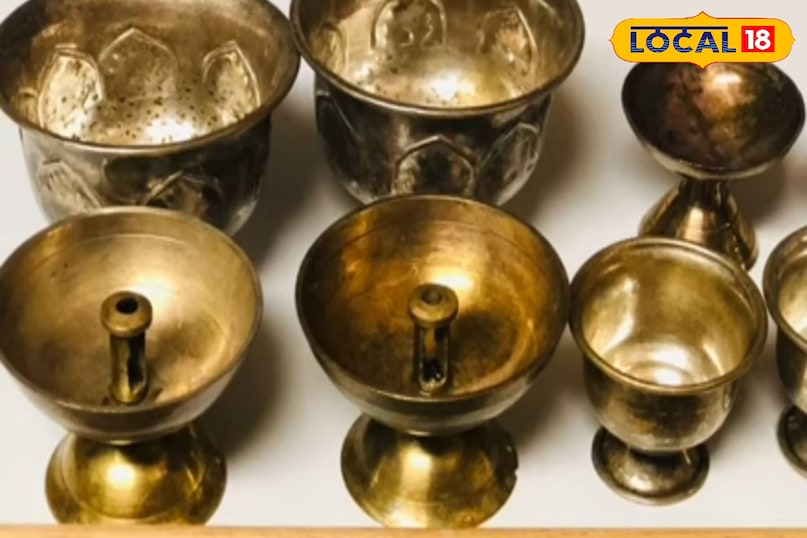 सोशल मीडिया पर वायरल एक वीडियो के मुताबिक, आप इस घरेलू नुस्खे को अपना कर दीया बिना रगड़े ही साफ कर सकते हैं. ये तरीका आपकी रसोई से ही निकल सकता है. तरीका बेहद आसान है, जानिए क्या है पूरी प्रक्रिया...