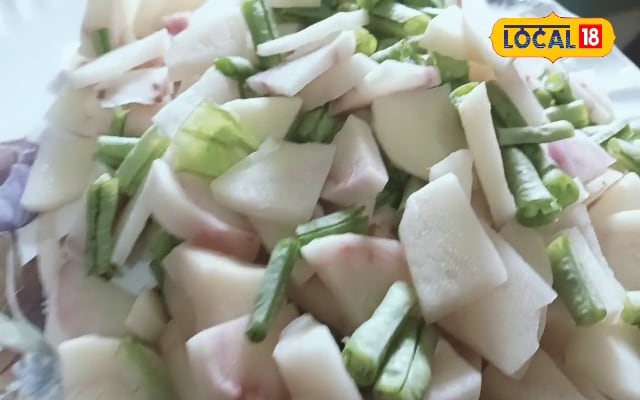 आलू-बोड़ा की सिंपल सब्जी को दें ट्विस्ट, डालें मीट मसाला, अदरक-लहसुन पेस्ट!