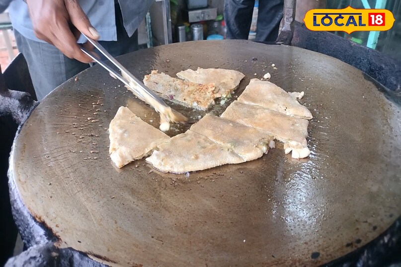 अलीगढ़, पूर्व मुख्यमंत्री भी इस पराठे को खाने के लिए, प्रेमी परांठे वालों की दुकान पर पहुंचे थे, लोकल -18,Aligarh, former Chief Minister also reached the shop of loving parathas to eat this paratha, local -18