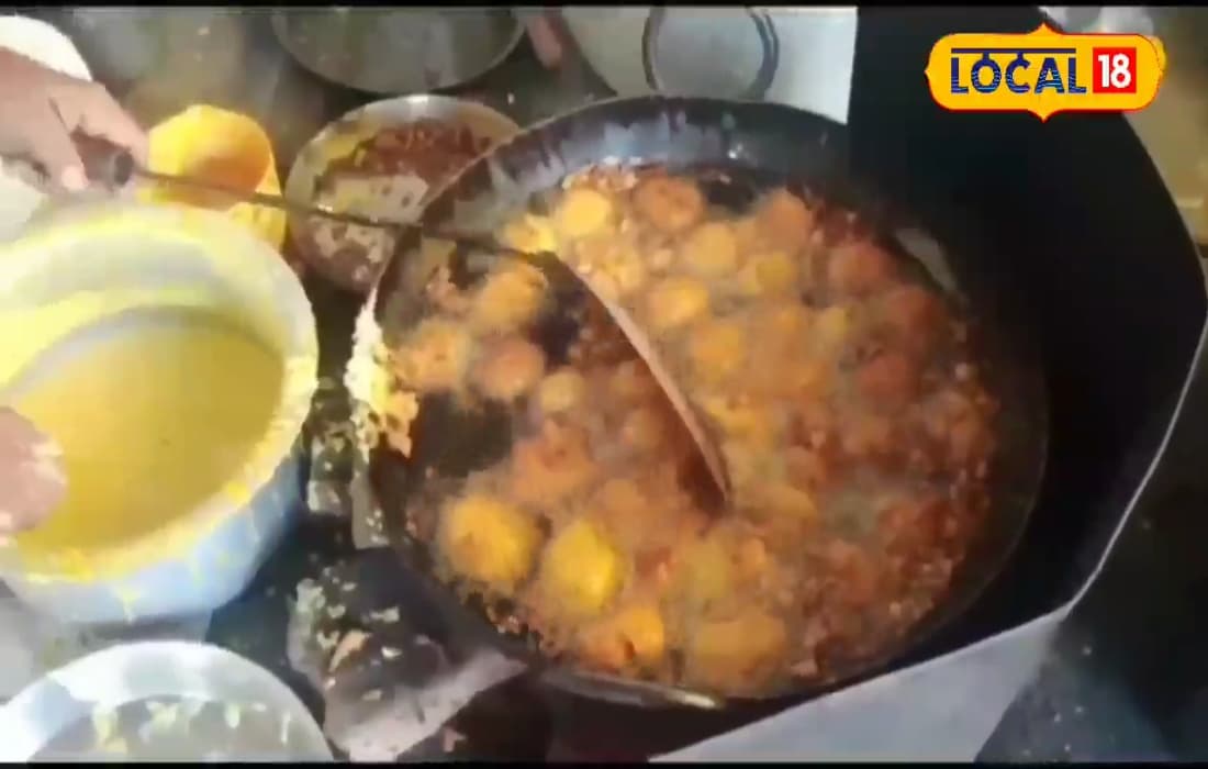 आलू चाप नहीं इस दुकान में छनती है ग्राहकों की मुस्कान, 40 साल से रोज 800 पीस..