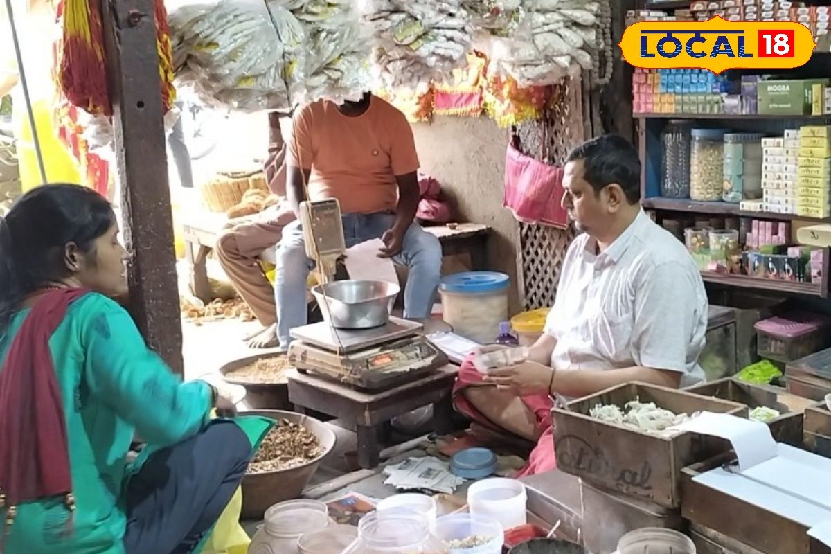 22 सितंबर से नवरात्रि की शुरुआत पूजा-पाठ सामग्री कारोबारियों की तैयारियां पूर