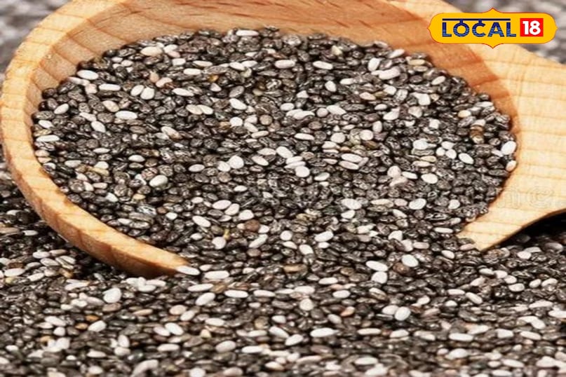 चिया सीड्स चिया सीड्स घुलनशील और अघुलनशील, दोनों तरह के फाइबर से भरपूर होते हैं। यह फाइबर कब्ज को दूर करने में अहम भूमिका निभाता है। चिया सीड्स में मौजूद फाइबर प्रीबायोटिक की तरह काम करता है, यानी यह दही में मौजूद प्रोबायोटिक बैक्टीरिया के लिए भोजन का काम करता है। इससे आंतों में अच्छे बैक्टीरिया की संख्या बढ़ती है।